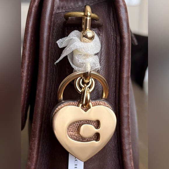 Coach Hearts Key Ring In Signature Canvas NWT - Picture 3 of 4